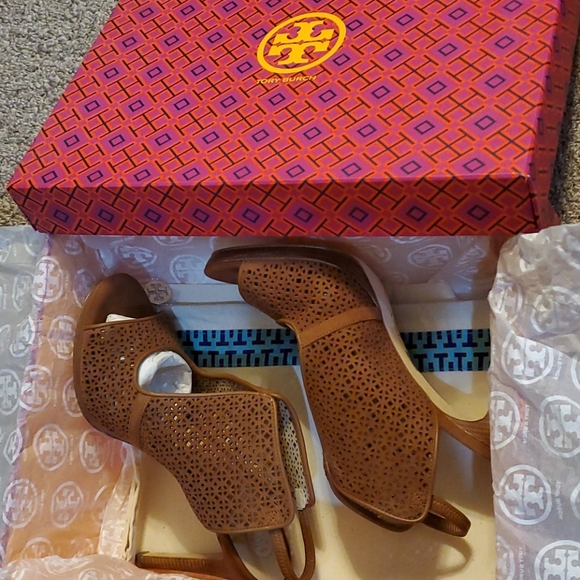 Tory Burch 👠 - Picture 3 of 4
